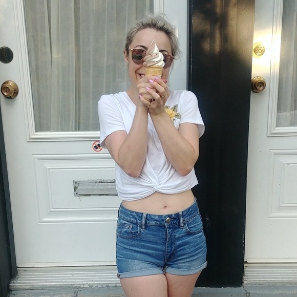 Meet your Posher, Stéphanie - Picture 1 of 1